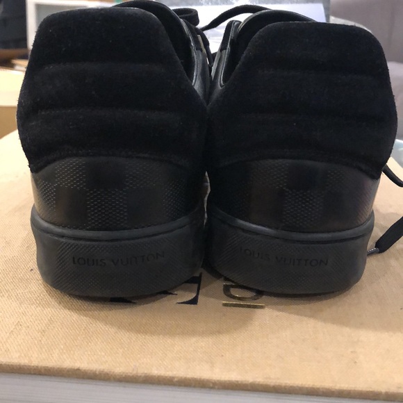 Authentic Louis Vuitton fits like a size 9 men - Picture 4 of 9